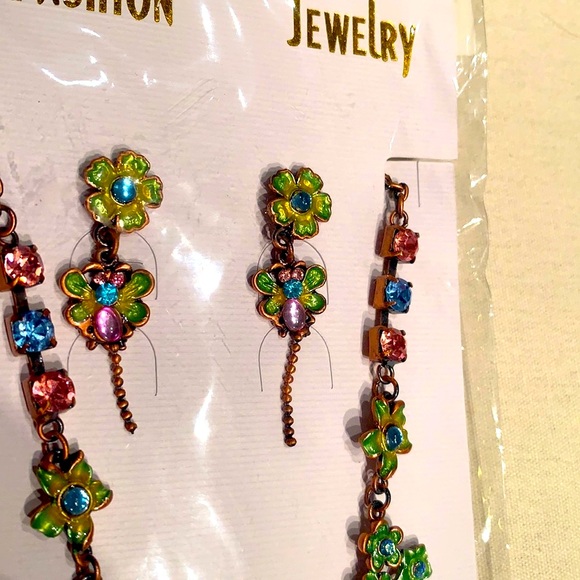 BUTTERFLY RHINESTONE NECKLACE & EARRINGS MATCHING SET - Picture 3 of 4